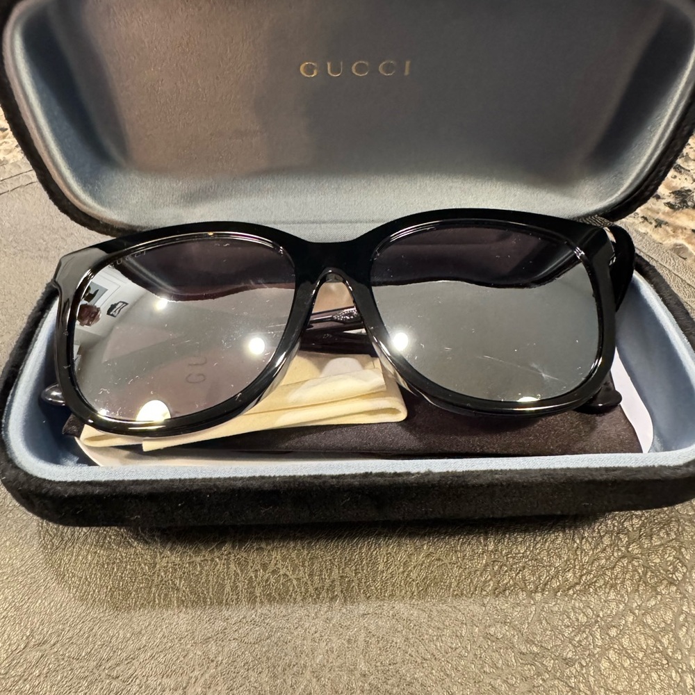 Gucci Dark-Tinted Sunglasses